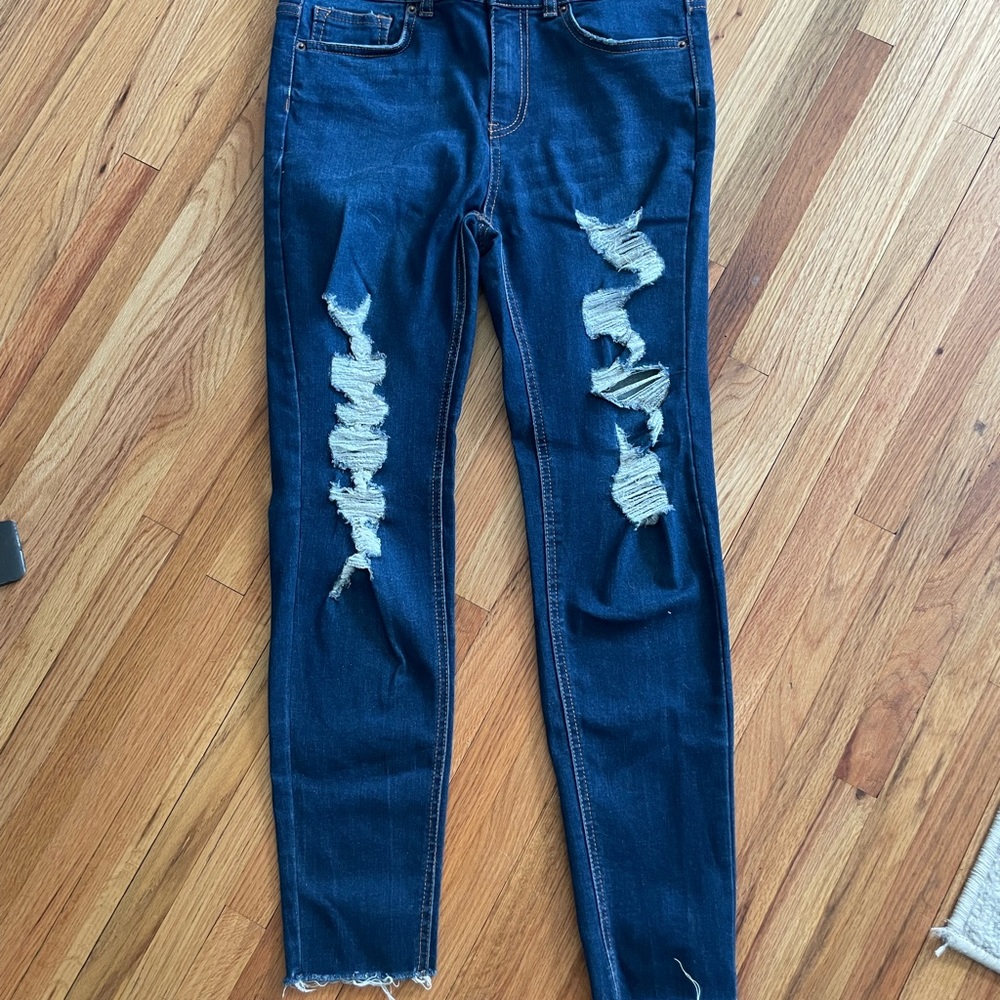 Stretchy, Holes, Ankle Length Jean